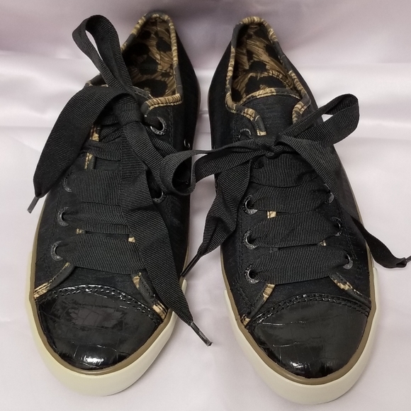 NWT Brighton "Safari" Ribbon Lace Sneakers - Picture 2 of 7